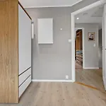 And Modern Terraced House In דירה *
